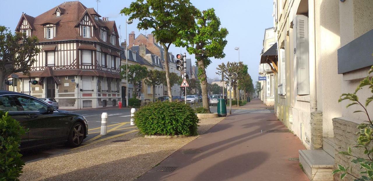Hotel Le Chantilly Deauville Eksteriør billede